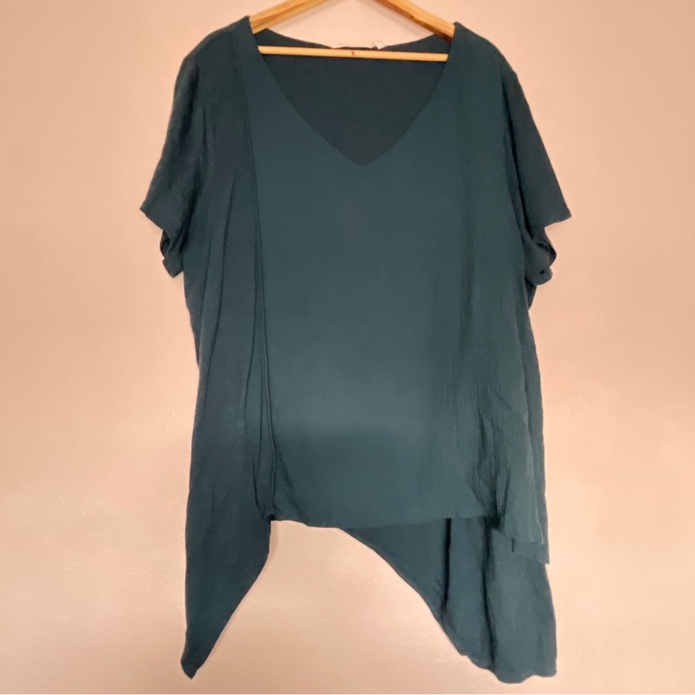 SOFT SURROUNDINGS NEROLI Asymmetrical Hem Tee in Green - Picture 2 of 8